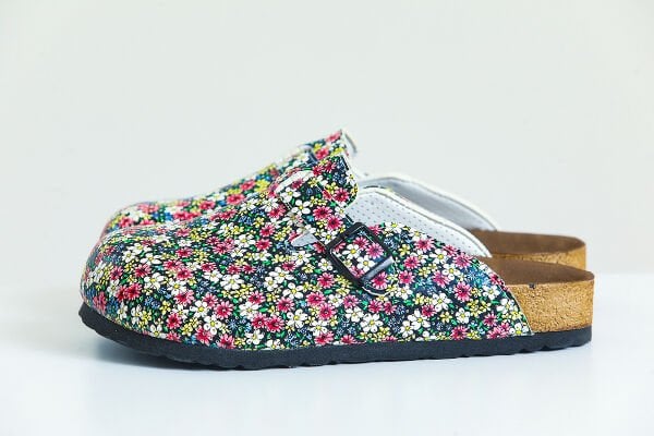 Mantar Taban Siyah Çiçek Desenli Terlik